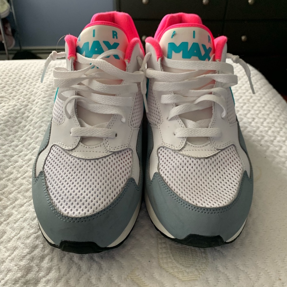 Men’s Nike sneakers